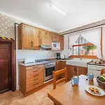 Holiday home Mit 6 Schlafzimmern In Gehweite Zu Port By Interhome